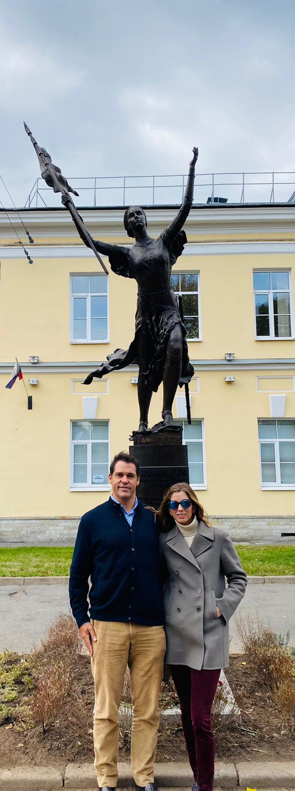 Parmi les premiers visiteurs venus admirer et saluer la statue de